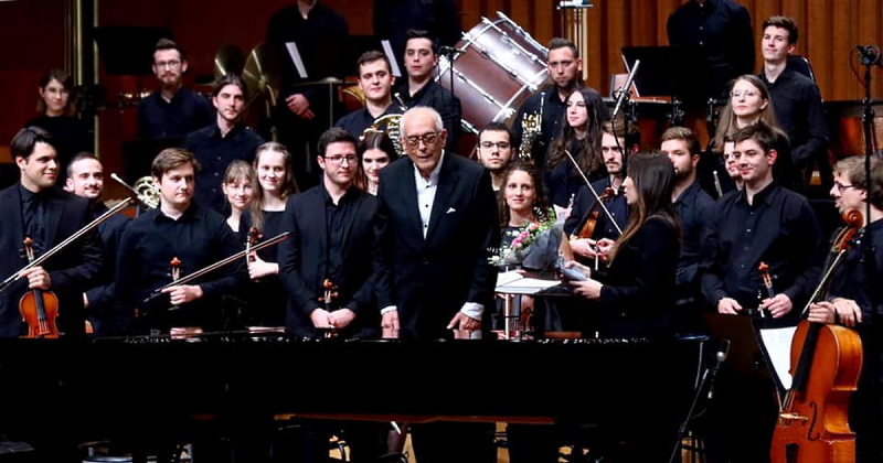 Nikša Bareza sa studentima Muzičke akademije u Zagrebu povodom obilježavanja 100. obljetnice Akademije, 2021.