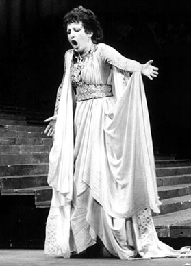 Venata Janeva Ivaljić kao Norma