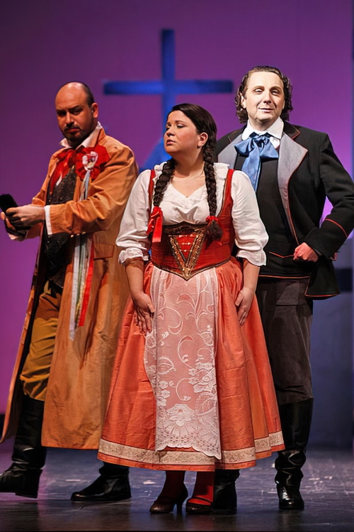 Luciano Batinić (Kecal), Valentina Fijačko (Marica) i Miljenko Đuran (Janko), Bedřich Smetana <em>Prodana nevjesta</em>, HNK Split, premijera 2009. 