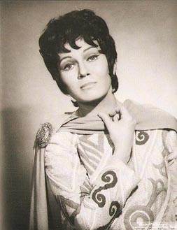 Ruža Baldani kao Orfej u operi Orfej i Euridika, redatelj: Milko Šparemblek, Metropolitan Opera New York, 1970.