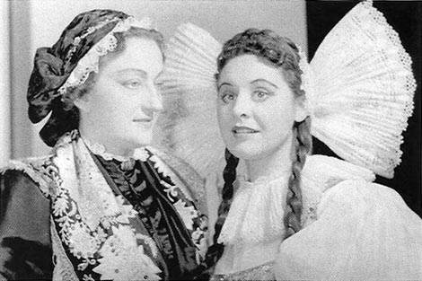 Gjurgja Milinković (Kata) i Sena Jurinac (Marica) – Bedřich Smetana, Prodana nevjesta, Bečka državna opera, premijera 1951.