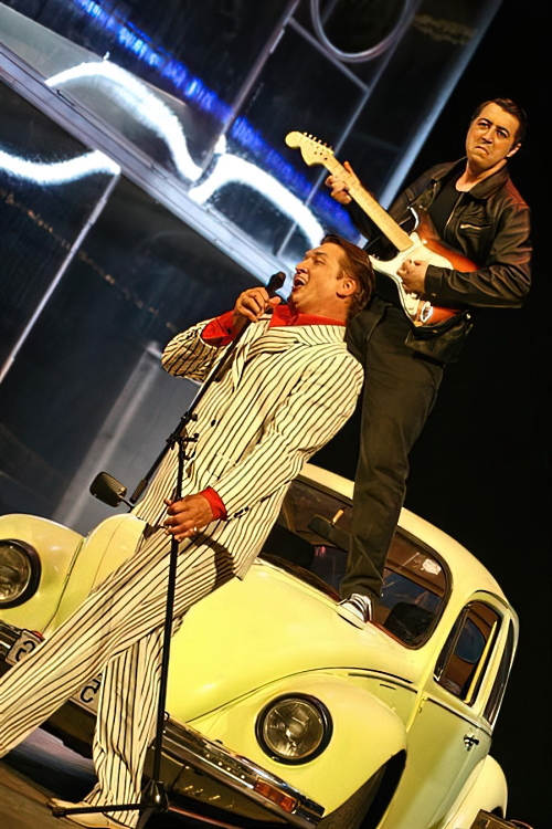 Zrinko Sočo (grof Almaviva) i Robert Kolar (Figaro), Gioachino Rossini <em>Seviljski brijač</em>, HNK Ivana pl. Zajca, Rijeka, premijera 1998., obnova 2008.