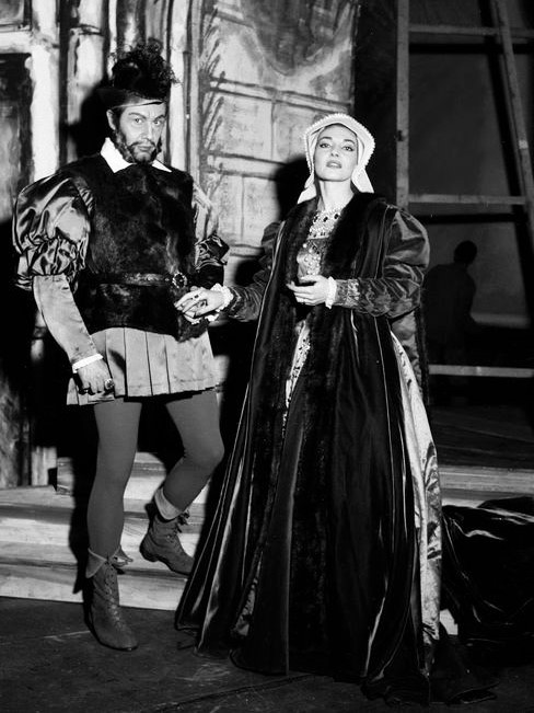 Cesare Siepi kao Henrik VIII i Maria Callas kao Anna Bolena u Donizettijevoj operi <em>Anna Bolena</em>, Scala, 1958.