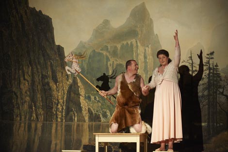 Stefan Vinke (Siegfried), Irmgard Vilsmaier (Brünnhilde); Oper Stuttgart, dir. Marc Soustrot, red. Peter Konwitschny, foto: Martin Sigmund