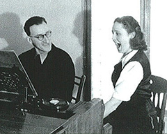 Boris Papandopulo i Srebrenka Jurinac na klavirskom pokusu opere Sunčanica, 1942.