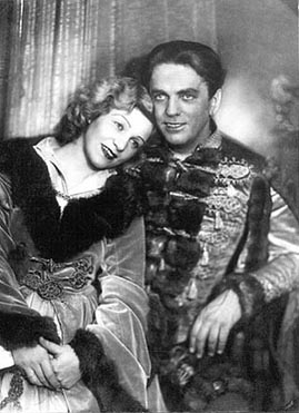 Gitta Alpar (Laura) i Tino Pattiera (Symon Rymanowicz) – Carl Millöcker, Đak prosjak (Der Bettelstudent), Metropoltheater, Berlinu., 1930.