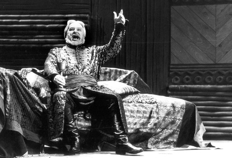 Tomislav Neralić (Hovanski) – Modest Petrovič Musorgski, Hovanščina, HNK u Zagrebu, 2000.