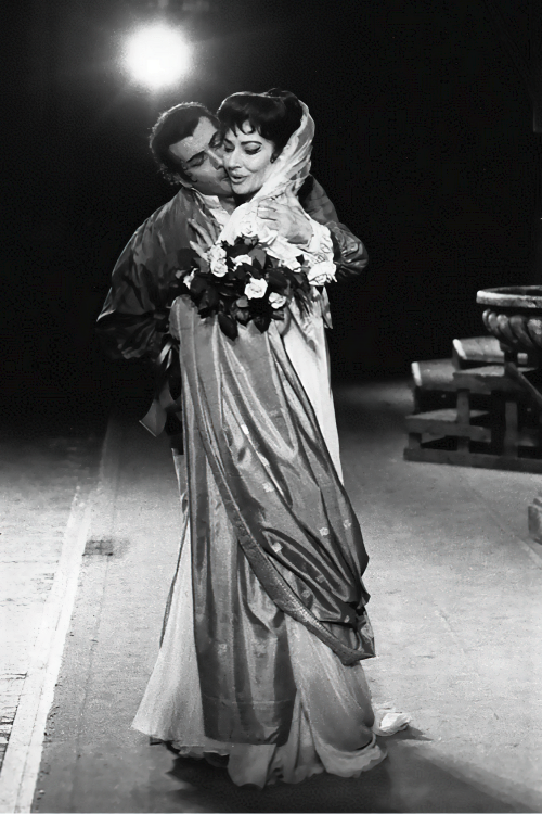Franco Corelli (Cavaradossi) i Maria Callas (Floria Tosca) u operi </em>Tosca</em> Giacomma Puccinija