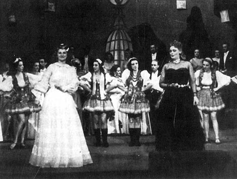 Ruža Cvjetičanin (Valencienne) i Vera Misita (Hana Glawari) – Franz Lehár, Vesela udovica, Zagreb, 1941.