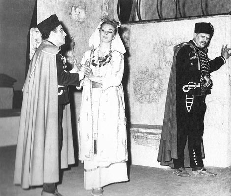 Noni Žunec (Petar Kulišić),Vesna Milatić (Mila) i Duško Kukovec (Topan paša) – Jakov Gotovac, Mila Gojsalića, Narodno kazalište Split, 1961. (na Poljičkom trgu u Omišu)