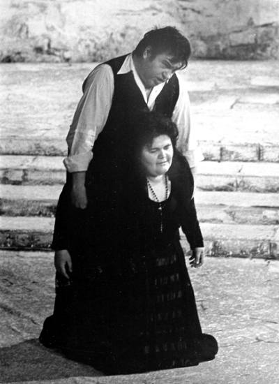 Viktor Bušljeta (Turiddu) i Ivanka Boljkovac (Santuzza) – Pietro Mascagni, <em>Cavalleria rusticana</em>, HNK u Zagrebu, premijera 1982.