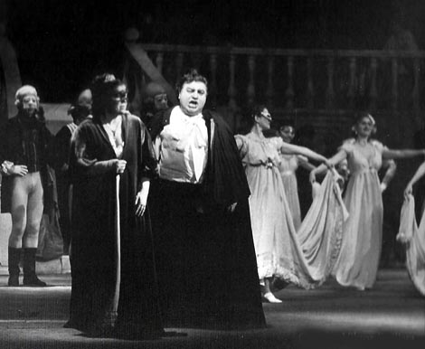 Blaženka Milić (Amelija), Viktor Bušljeta (Gustav) i Zbor Opere – Giuseppe Verdi, Krabuljni ples, HNK u Zagrebu, 1985.