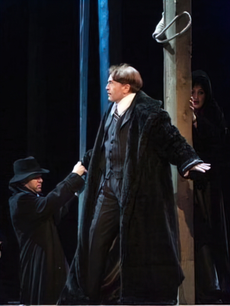 Vitomir Marof (Renato) i članovi zbora Opere, Giuseppe Verdi, <em>Krabuljni ples</em>, HNK u Zagrebu, premijera 2007.