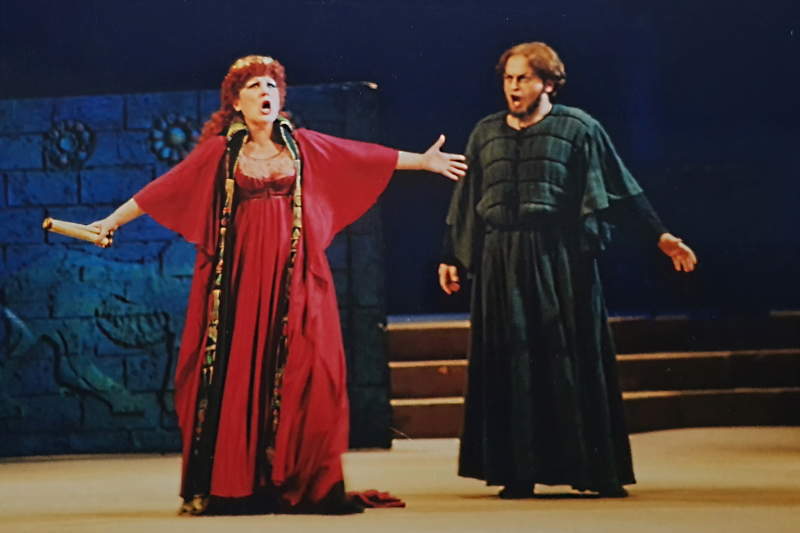 Veneta Janeva Iveljić (Abigaille) i Vitomir Marof (Nabucco), Giuseppe Verdi, <em>Nabucco</em>, HNK u Zagrebu 2000.