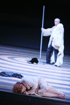 Rebecca Teem (Brünnhilde), Terje Stensvold (Wotan); Opera u Frankfurtu: Richard Wagner, Walküra, dir. Sebastian Weigle, red. Vera Nemirova, foto: Wolfgang Runkel