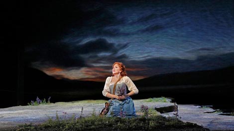 Joyce DiDonato (Elena); The Metropolitan Opera New York: Gioachino Rossini, Žena s jezera (La donna del lago), dir. Michele Mariotti, red. Paul Curran, foto: © Ken Howard Metropolitan Opera