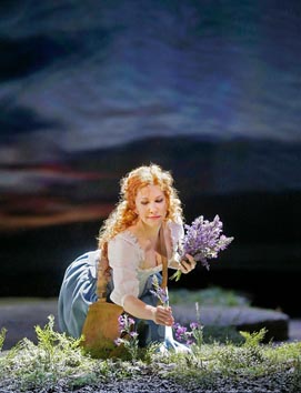 Joyce DiDonato (Elena); The Metropolitan Opera New York: Gioachino Rossini, Žena s jezera (La donna del lago), dir. Michele Mariotti, red. Paul Curran, foto: © Ken Howard Metropolitan Opera