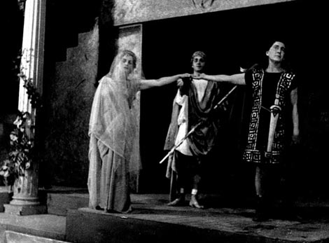 Zlata Butković (Euridika), Ilma Demoris (Amor) i Nevenka Tomašić (Orfej) – Christoph Willibald Gluck, Orfej, Narodno kazalište na Rijeci, 1952.