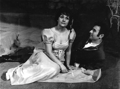 Štefica Petrušić (Dorcas Bellboys) i Zlatko Foglar (Edward Sterne) – Richard Rodney Bennett, Napoleon dolazi, HNK u Osijeku, 1969.