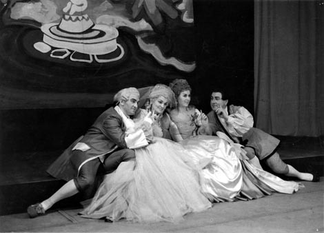 Sandi Bostjančič (Belmonte), Zorka Wolf (Constanza), Irma Demoris (Blonda) i Milan Udović (Pedrillo) – Wolfgang Amadeus Mozart, Otmica iz saraja, Narodno kazalište „Ivana Zajca", Rijeka, 1954.