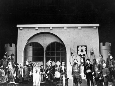 Andrica Dumanić (Jelena), Ante Jealska (Juranić), Zlata Ivanišević (Eva), Ante Marušić (Nikola Šubić Zrinjski) i Zbor Opere; Narodno kazalište Split: Ivan Zajc, Nikola Šubić Zrinjski, dir. Vid Kuzmanić, red. Lidija Mansvjetova, premijera 23. siječnja 1953.