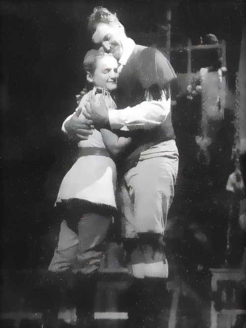 Miljenka Grđan (Marie) i Zrinko Sočo (Tonio), Gaetano Donizetti <em>Kći pukovnije</em>, HNK u Zagrebu 1999. 