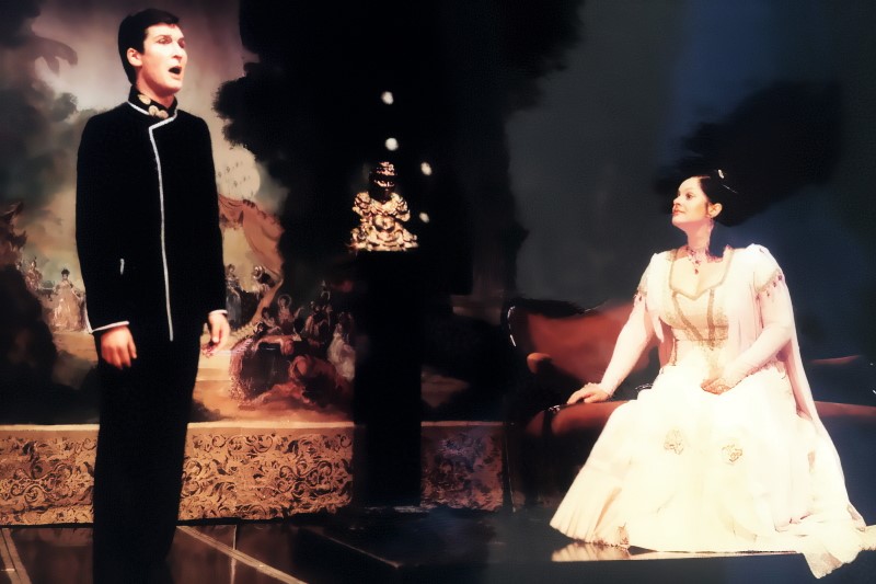 Zrinko Sočo (Sou-Chong) i Nevenka Petković-Sobjeslavski (Liza), Franz Lehár <em>Zemlja smiješka</em>, Gradsko kazalište Komedija, operetni debi 1981.