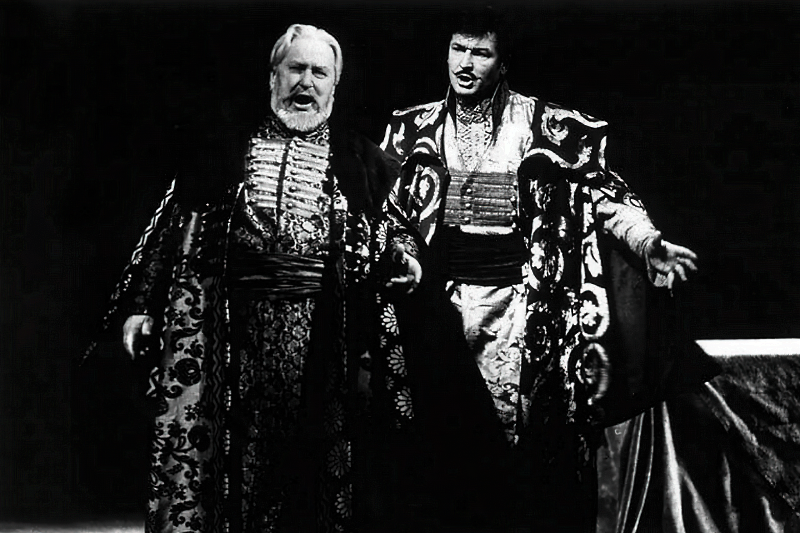 Tomislav Neralić (Ivan Hovanski) i Zrinko Sočo (Vasilij Golicin), Modest Petrovič Musorgski <em>Hovanščina</em>, HNK Zagreb, premijera 1999.