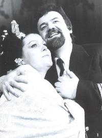  HNK Zagreb, Giacomo Puccini: Madame Butterfly. Dirigent: Maksimilijan Cenčić, redatelj: Stanko Gašparović, premijera 1. ožujka 1986. Blaženka Milić (Cho-Cho-San) i Krunoslav Cigoj (Pinkerton)