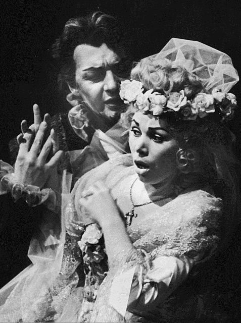 Mirella Freni kao Zerlina i Cesare Siepi kao Don Giovanni u Mozartovoj operi <em>Don Giovanni</em>, Royal Opera House