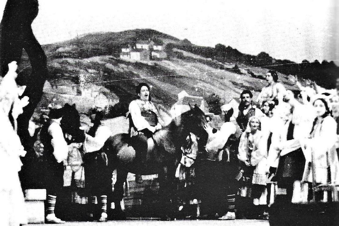 Mario Šimenc(Mića) i ansambl Opere na praizvedbi 2. studenoga 1935.